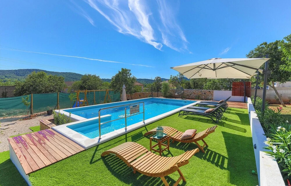 Awesome Home In Sibenik