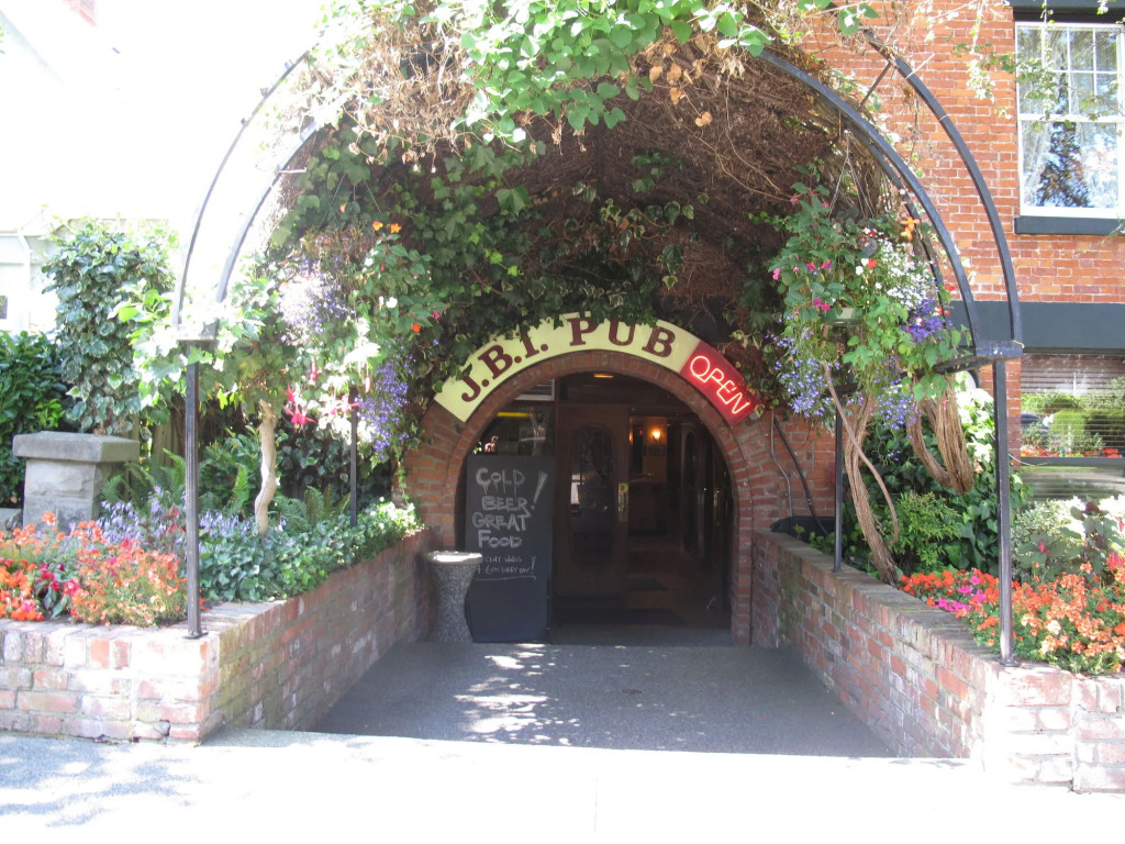 James Bay Inn Hotel, Suites & Cottage