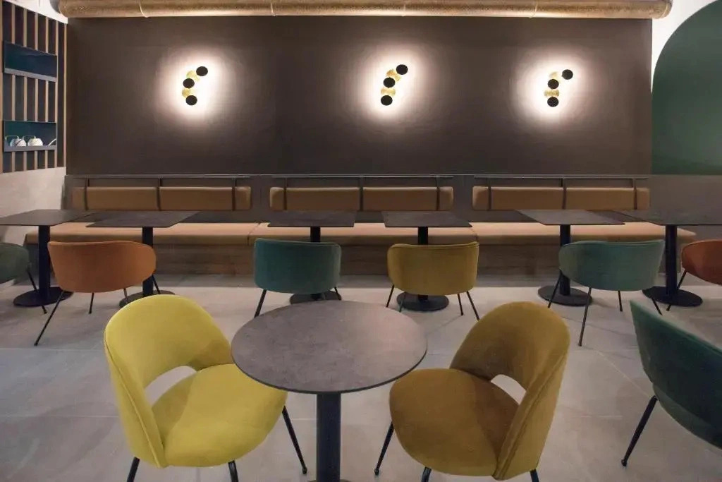 Moody smart & comfy Hotel