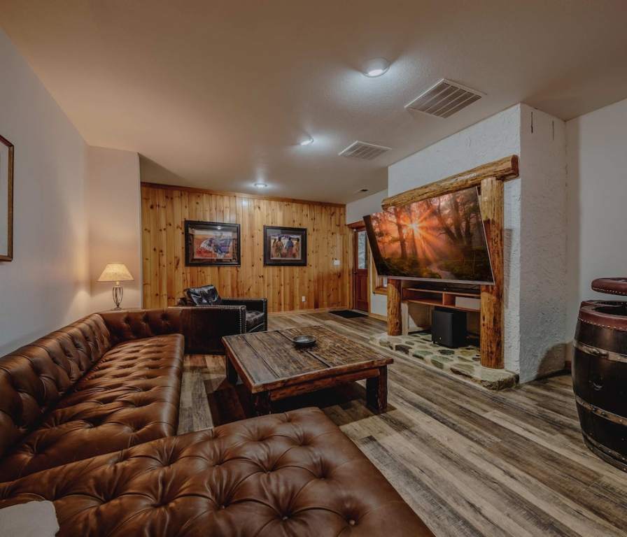 Wilderness Club Lodge For 25