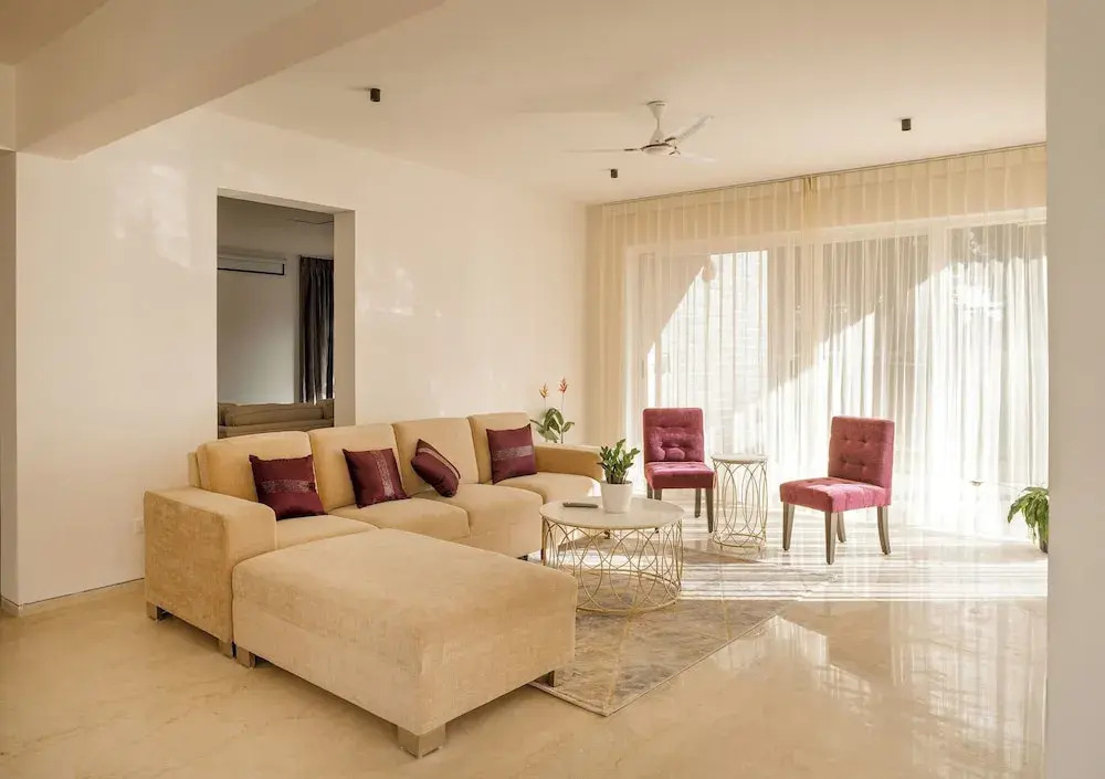 Golf View Home by StayJade Luxury HugeLawn4BHK