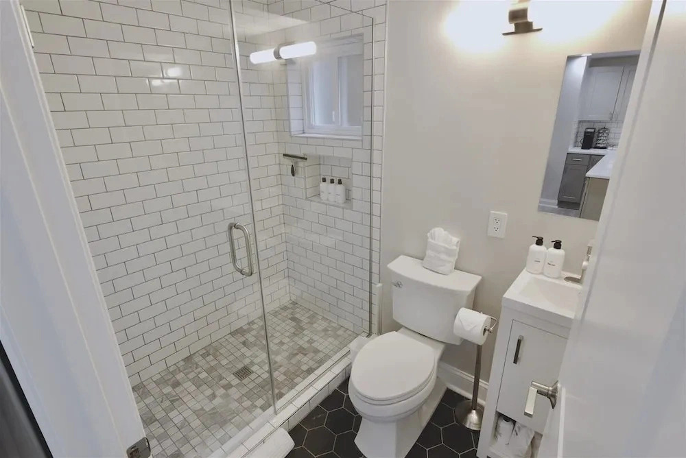 Darling Apartment in Capitol Hill - TWO min to Metro