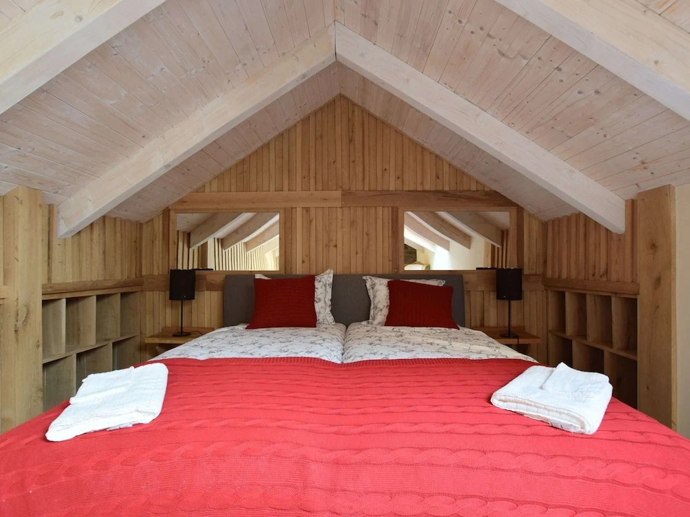 Grandeur Villa with Sauna & Hot Tub in Durbuy