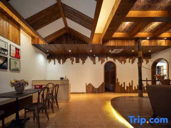 Instant • Audiovisual Homestay (Tianmen Mountain Cableway Station Branch)