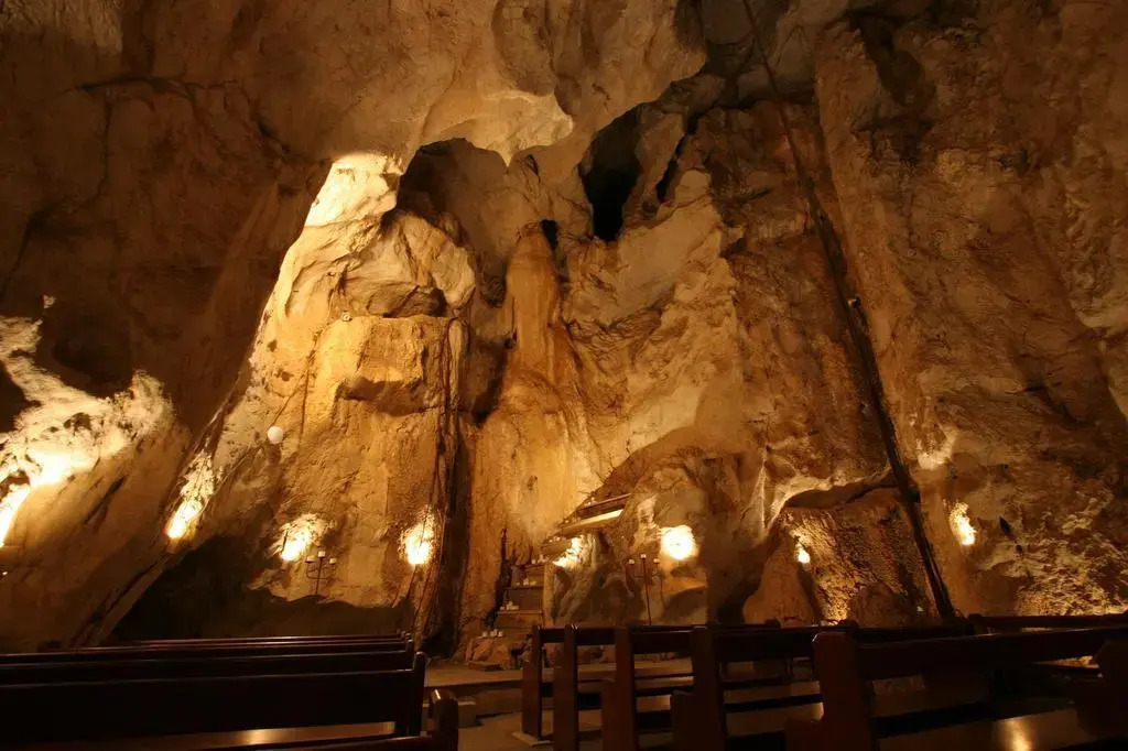 Capricorn Caves