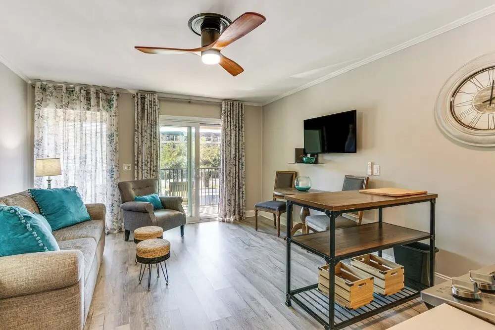 HHI Beach Cozy Condo Pool, Gym and Tennis