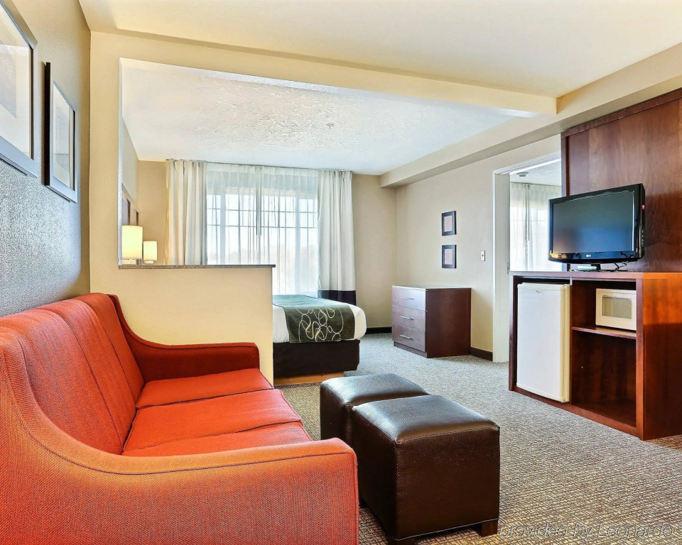 Comfort Suites Airport
