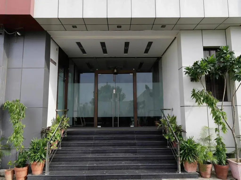 OYO 2166 Hotel KMahaveer