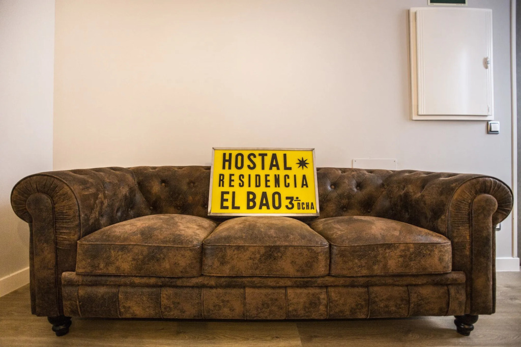 Hola Rooms