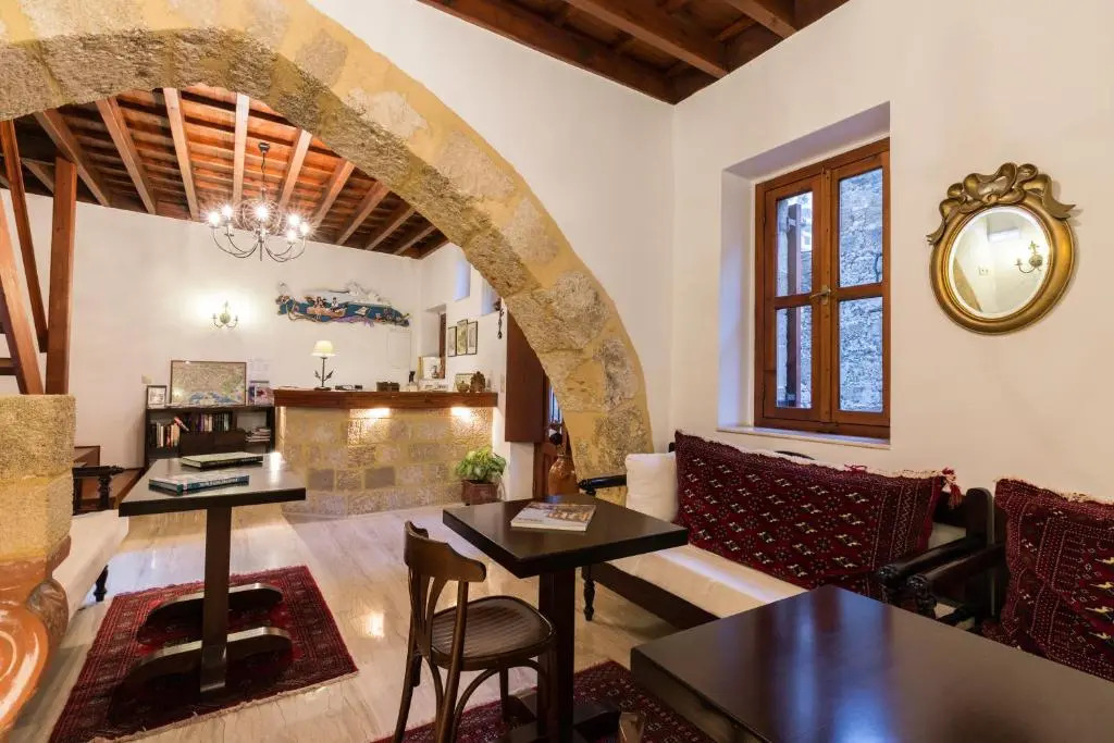 Camelot Traditional & Classic Hotel