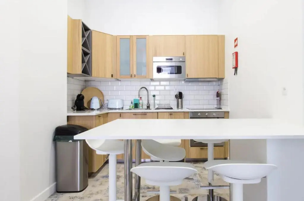 Beautiful 2BR high ceiling/50m from TimeOut market