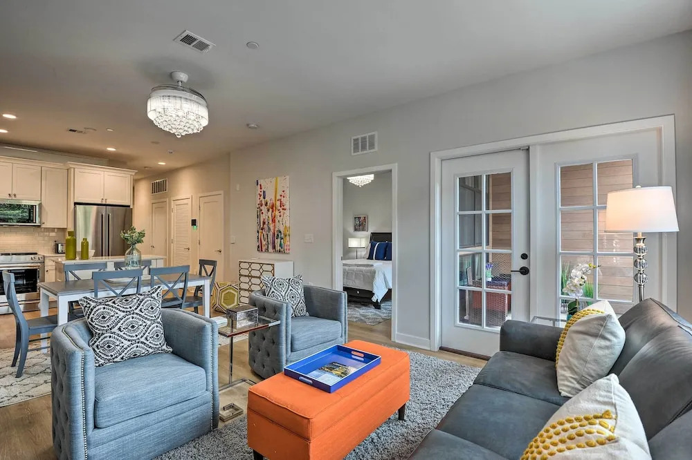 Chic Condo w/ Balcony in the Heart of Annapolis!