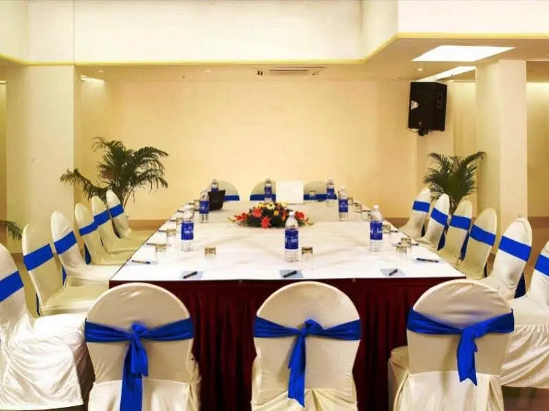 Hotel Asset Summit Suites