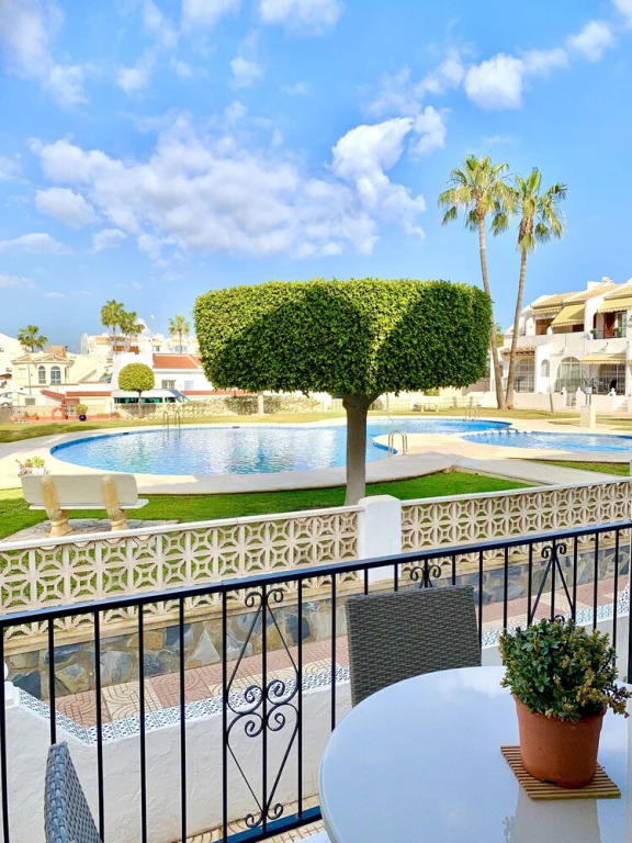 Lovely 2-Bed Apartment in Pueblo Bravo, Quesada