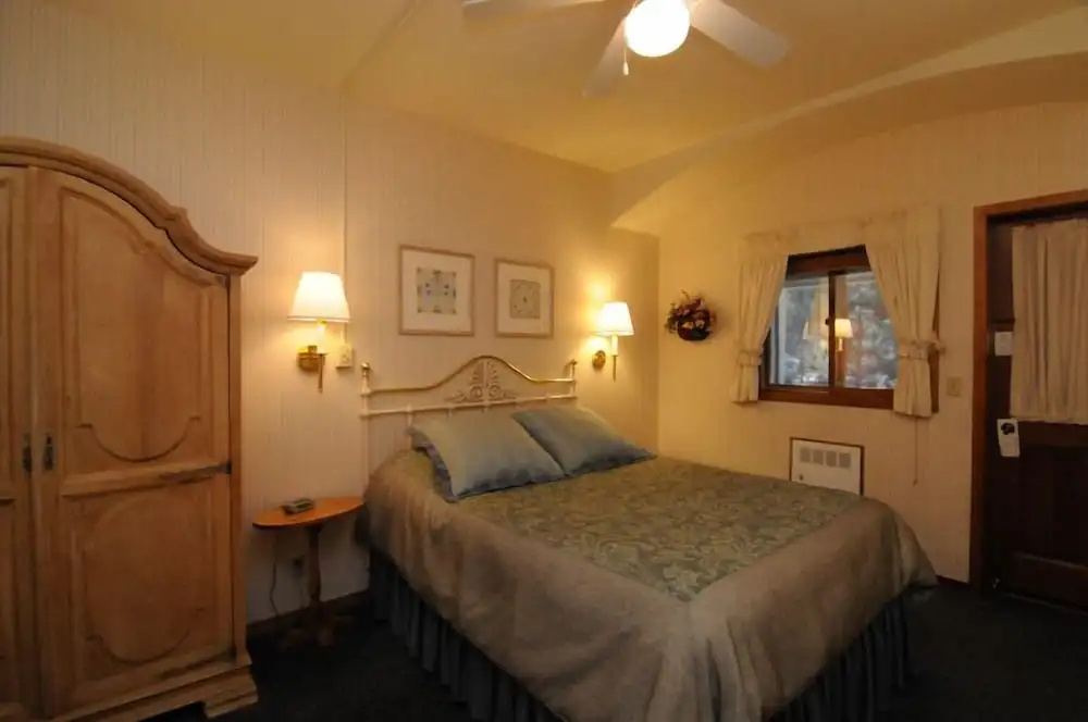 GetAways at Olympic Village Inn