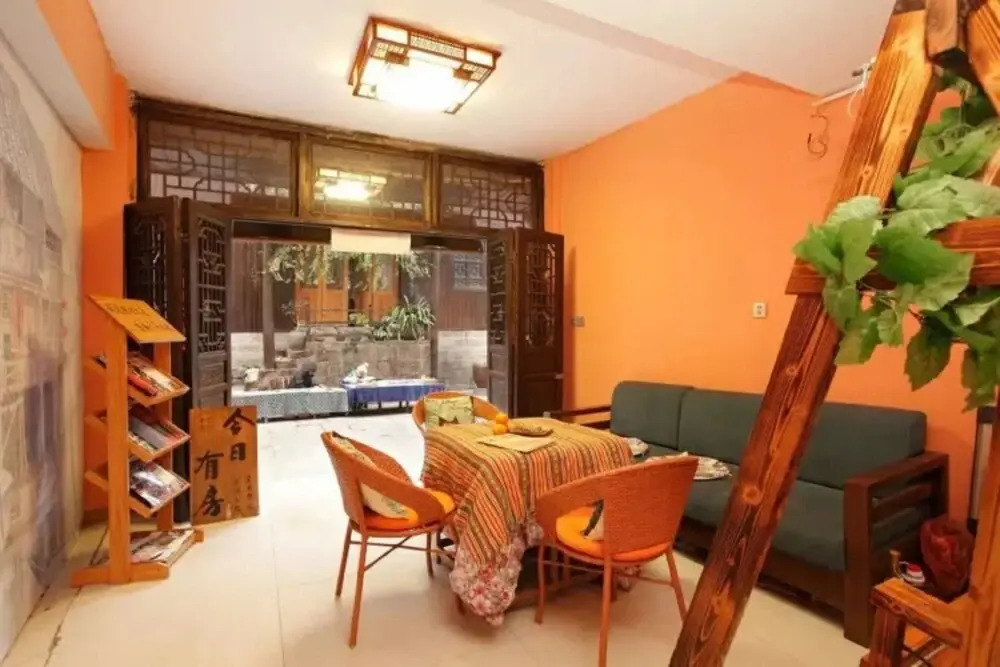 Fenghuang Nanmu Inn 1