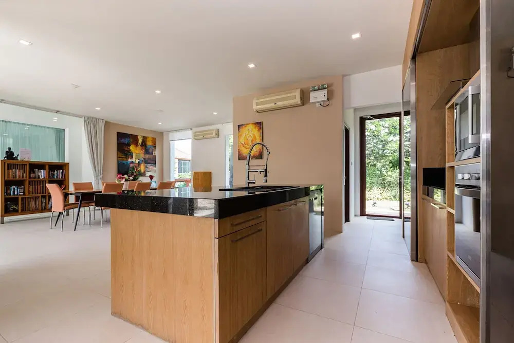 Unique Pool Villa with 5 Bedrooms and Sea View PM-C1