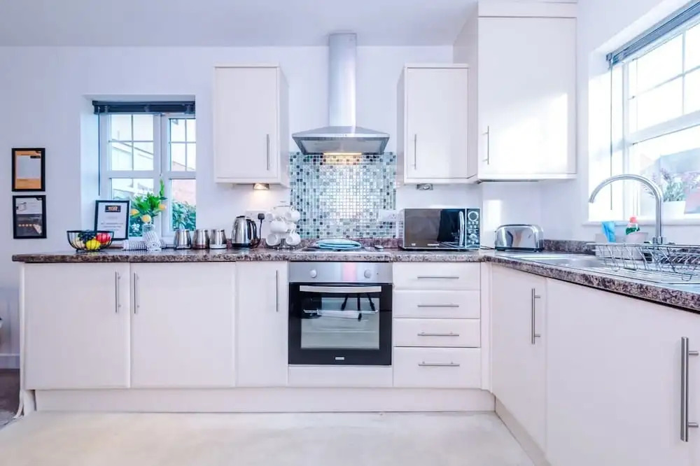 Modern House Ideal for Contractors Sleeps 8