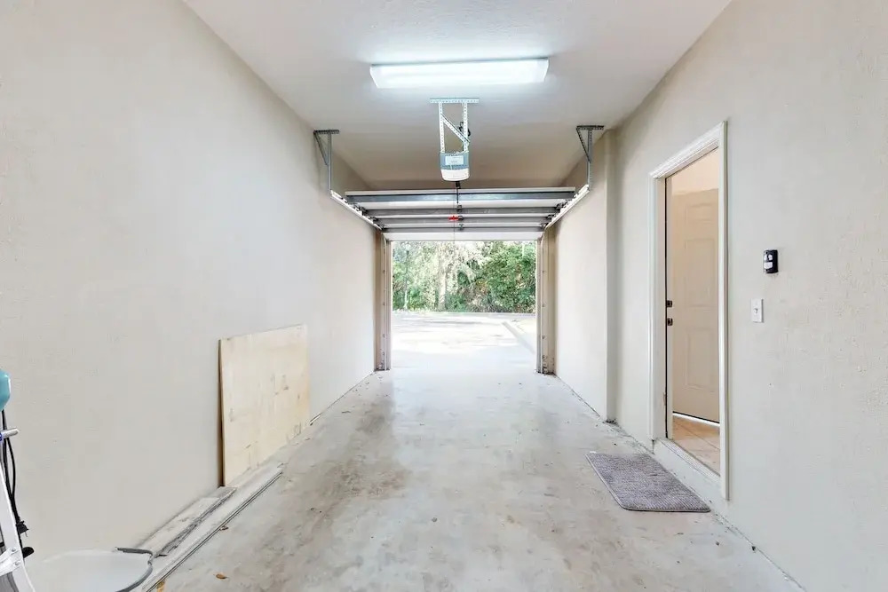 Immaculate Townhome in Upscale Community w/ Pool & Balcony - Near Beach