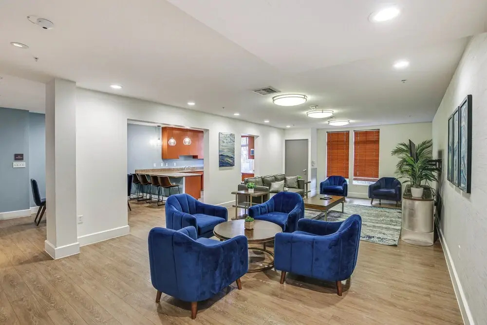 Luxe Long Beach Condo w/ Pool: 1 Mi to Shoreline!