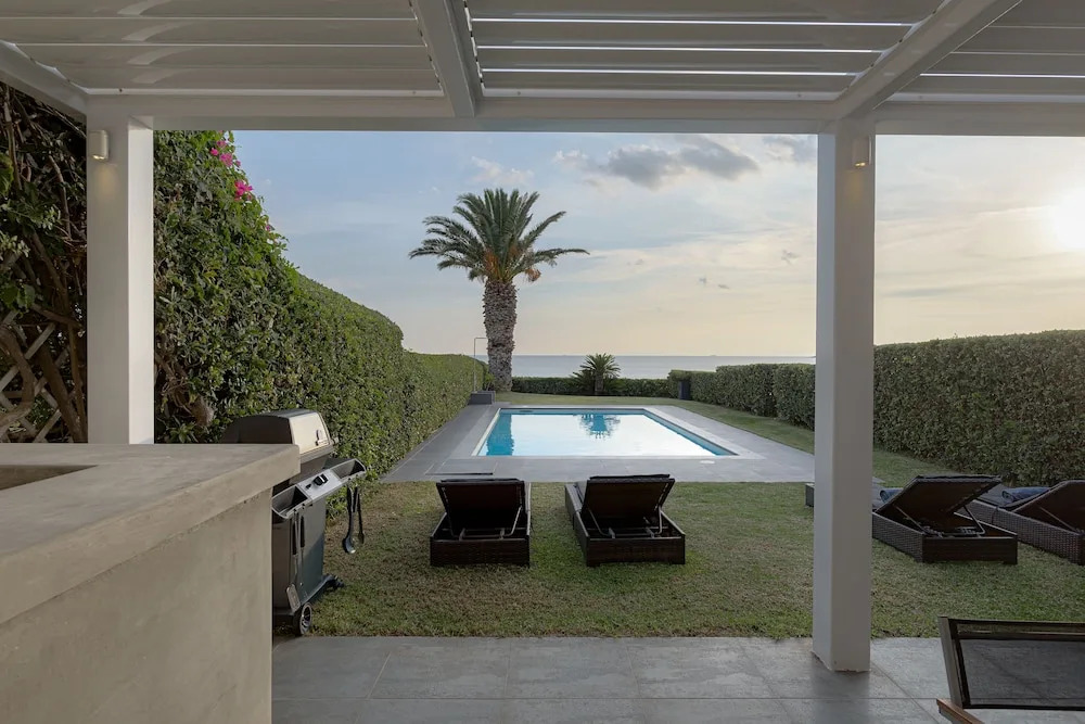 Luxurious Beachfront Villa Maira