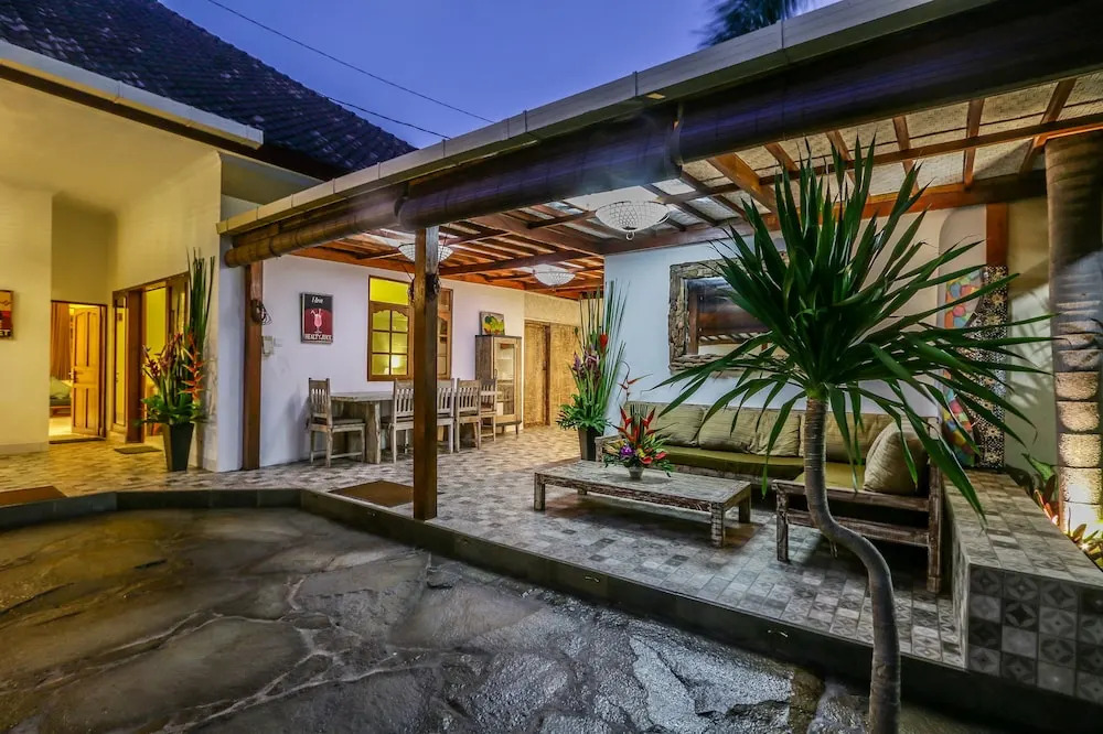 Villa Mira