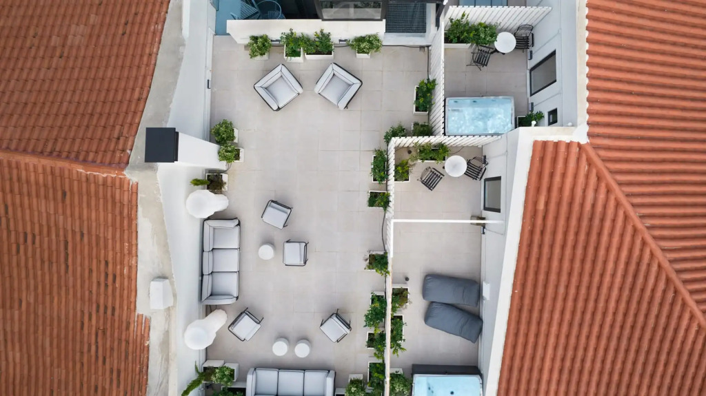 ATHINAIDOS QUARTERS by K&K