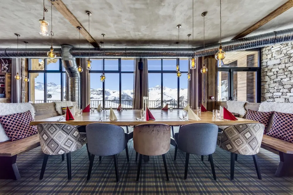 Luxury 8 bedrooms apartment, 380 sq.m. at 2551m. altitude