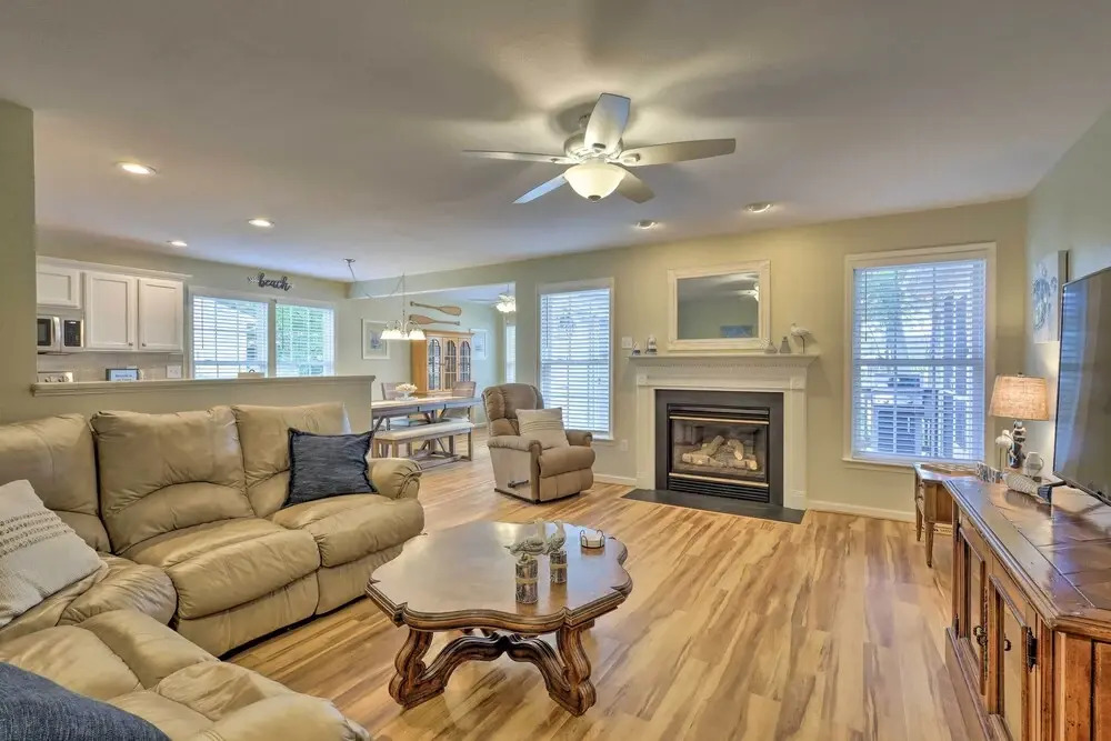3 Mi to Bethany Beach: Gem w/ Deck & Pool Access