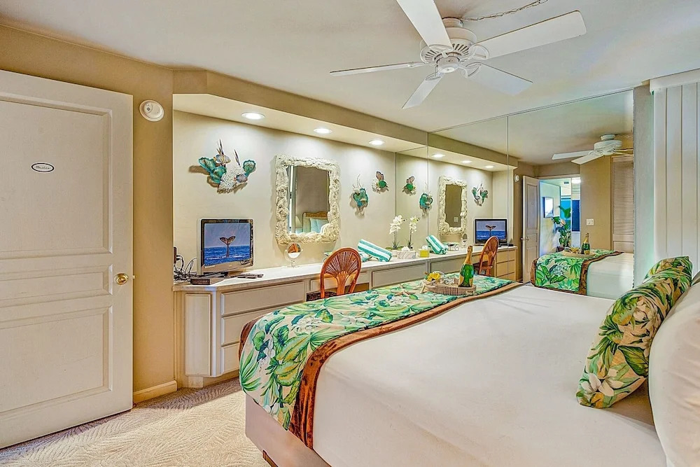 Kaleialoha 106 Ocean Front 1bd/1ba 1 Bedroom Condo by RedAwning