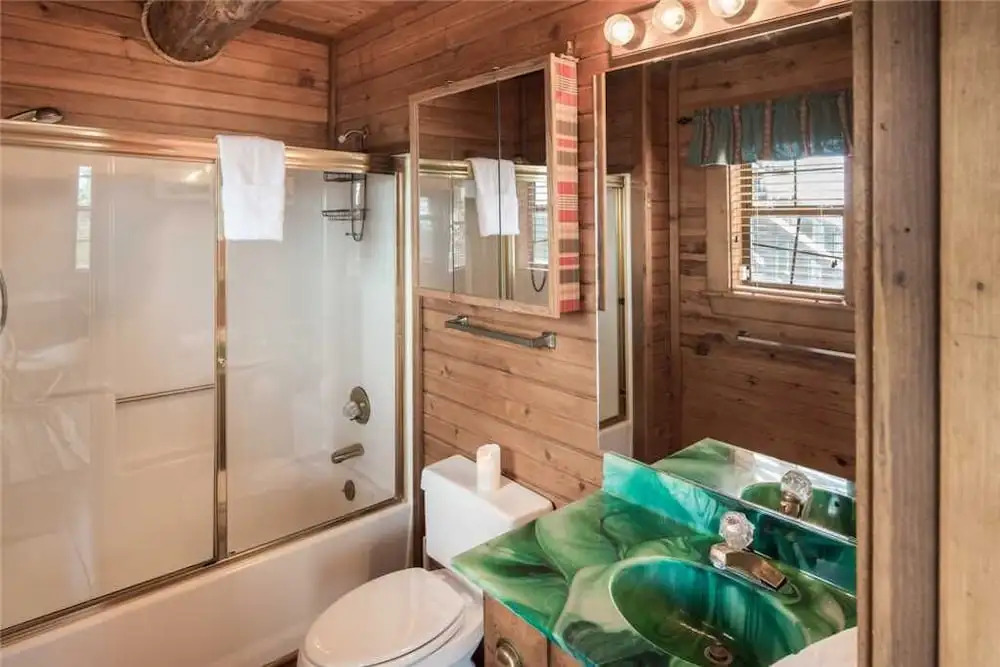 Buena Vida - Three Bedroom Cabin with Hot Tub