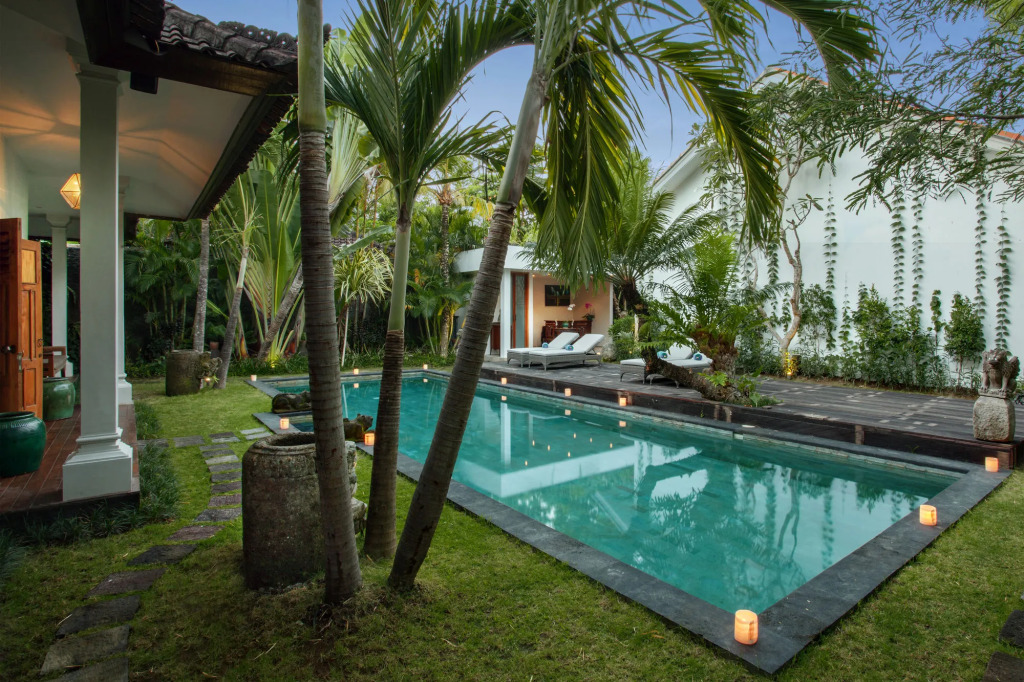 Room & Vespa 3 - Relaxing Stay Center Seminyak