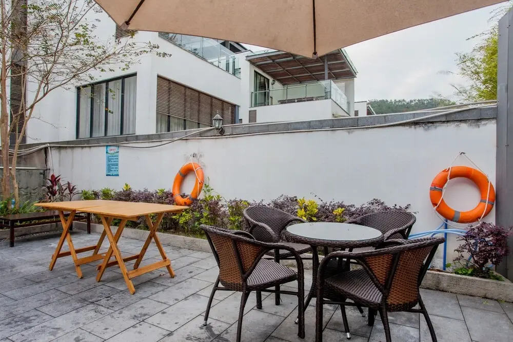 Deluxe Villa in Mingyue Mountain and Stream