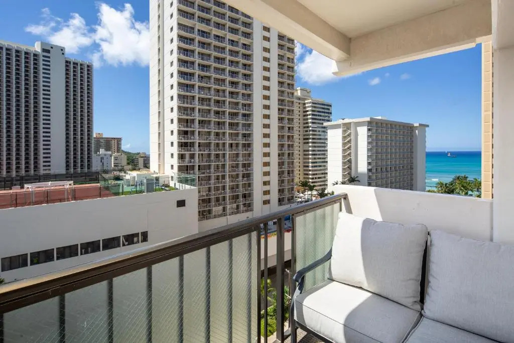 Ocean View from Lanais-2 Blocks to Waikiki Beach - Free Parking