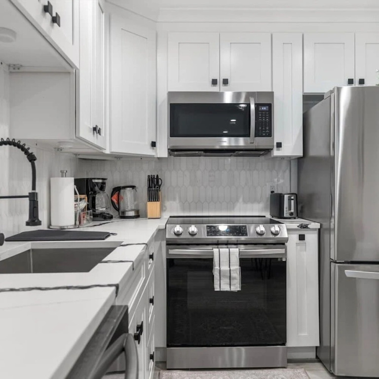 Central 2 br City Sanctuary Commuter friendly