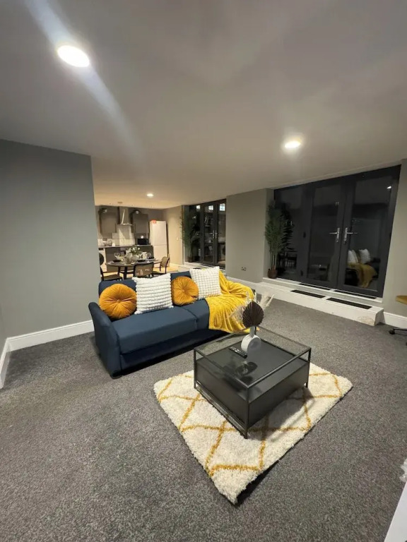 Modern 2 Bedroom City Oasis in Manchester