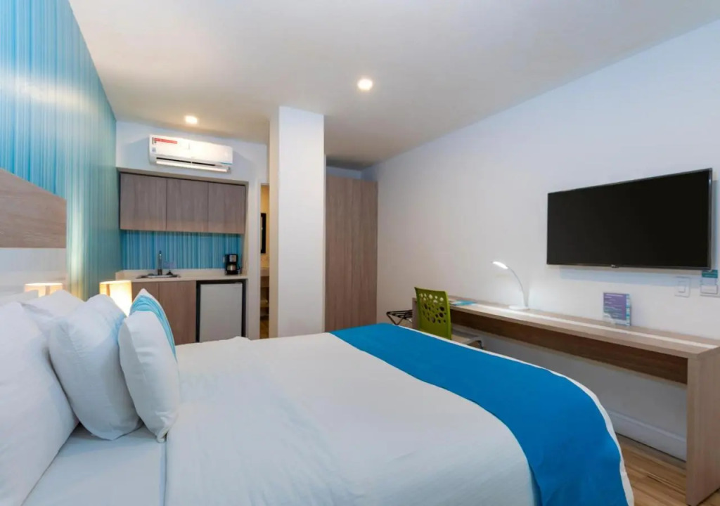 Aqualina Inn