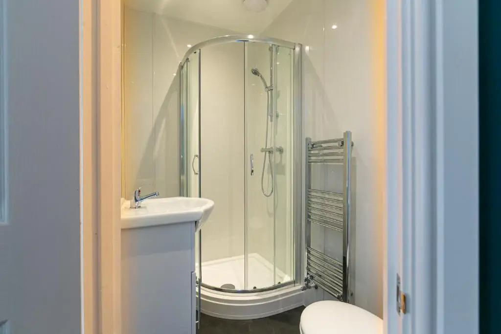 Contractor & Leisure & En-Suite Bathrooms & Free Parking