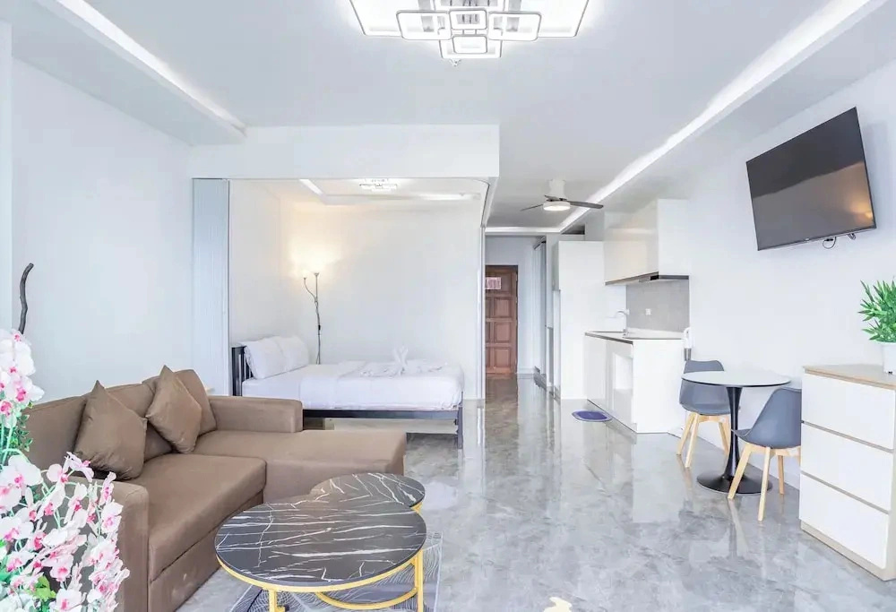 View Talay 5 - Beachfront Ocean View - High Floor & Huge Pool