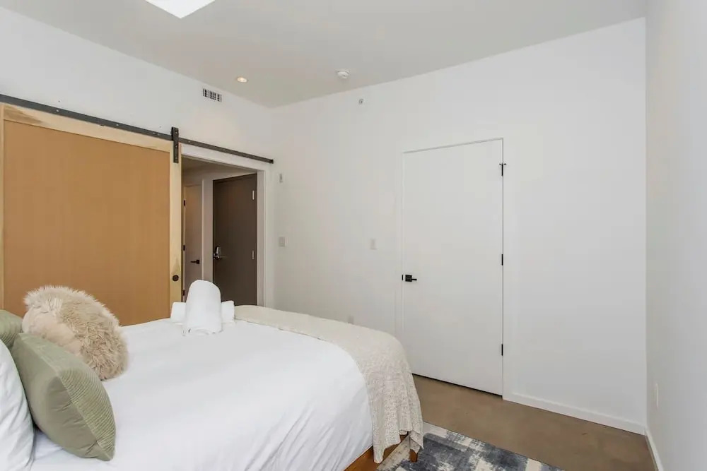 Inventors Loft 1 - Relax/play/explore- Center City