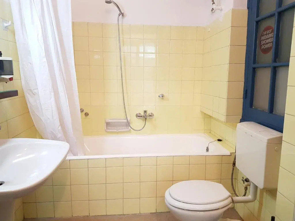 Errathens Aegean Apartment - Athens Center, 5 BD, 2 BATH