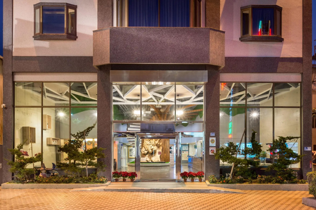 Yadi Hotel