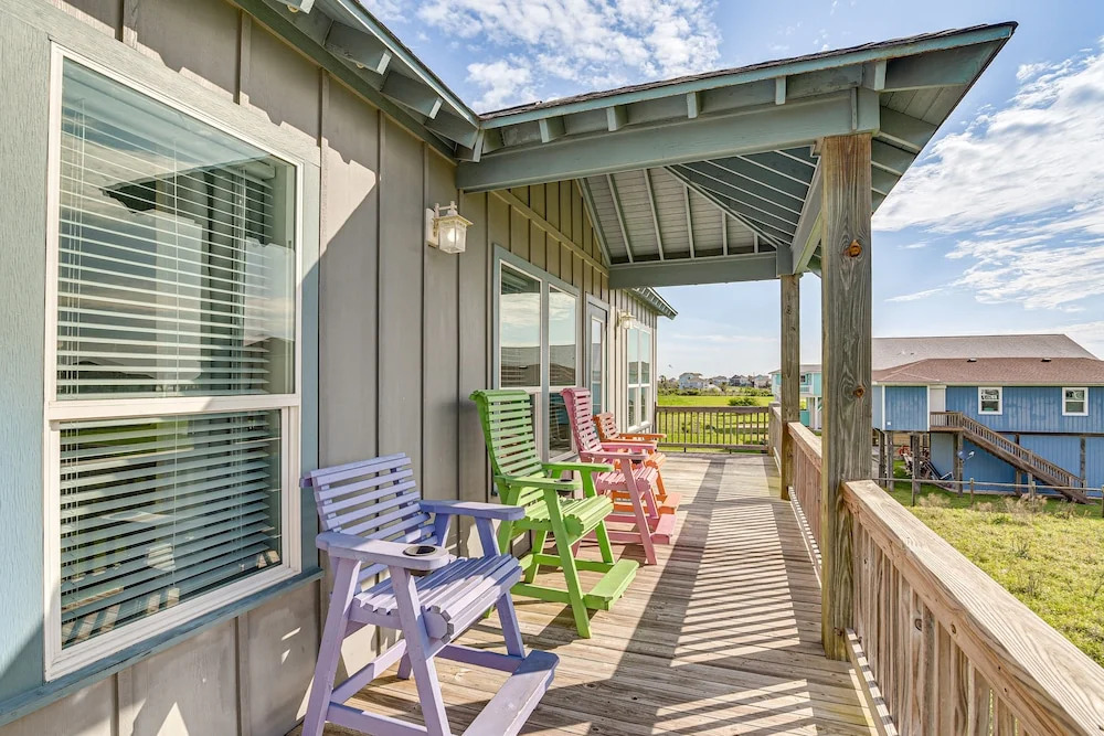 Texas Gulf Coast Home: Walk to Bolivar Beach!, Port Bolivar