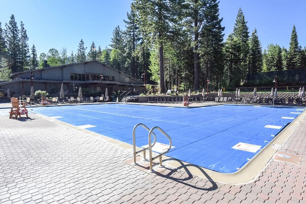 4081 Ski Trails