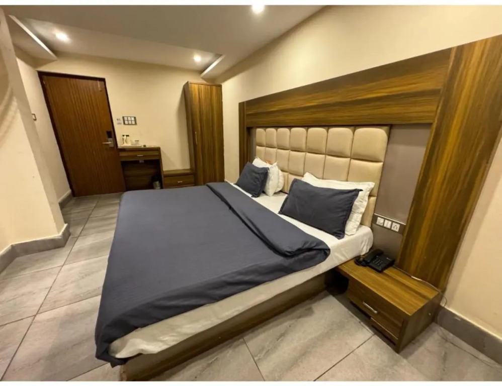 Hotel Green Leaf By T And M Hotels