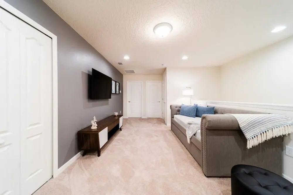 Premium 5-bed Townhome Themed Perfect Location