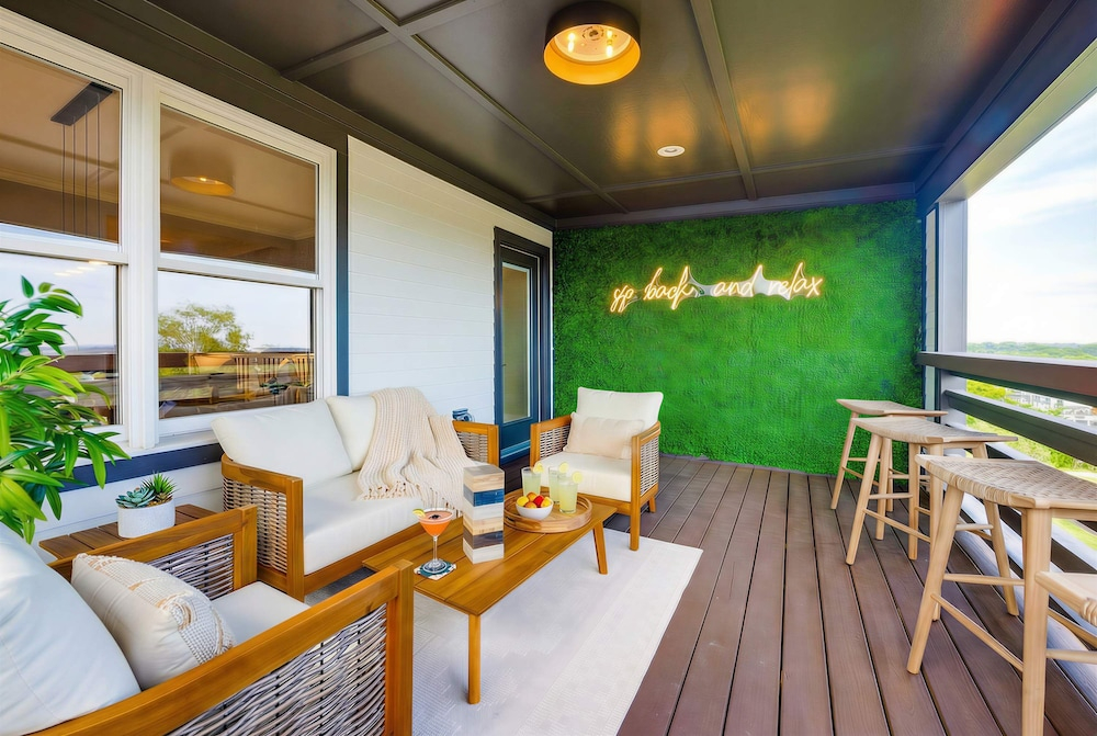 Private Pool Game Room Compound Minutes to Broadway