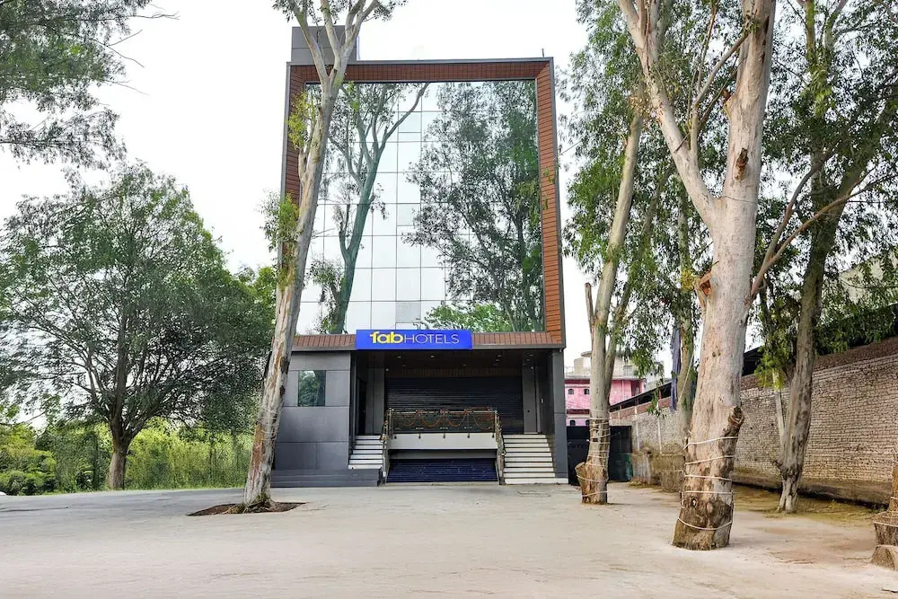 Fabhotel Evergreen