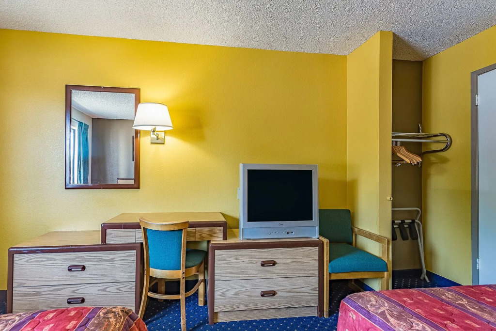 Motel 6-Fresno, CA - Yosemite Hwy
