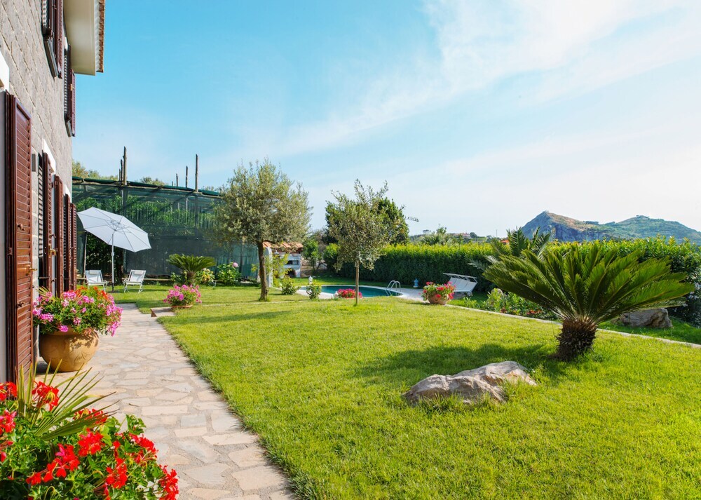 Villa Mimosa Rustic Elegance Views & Pool